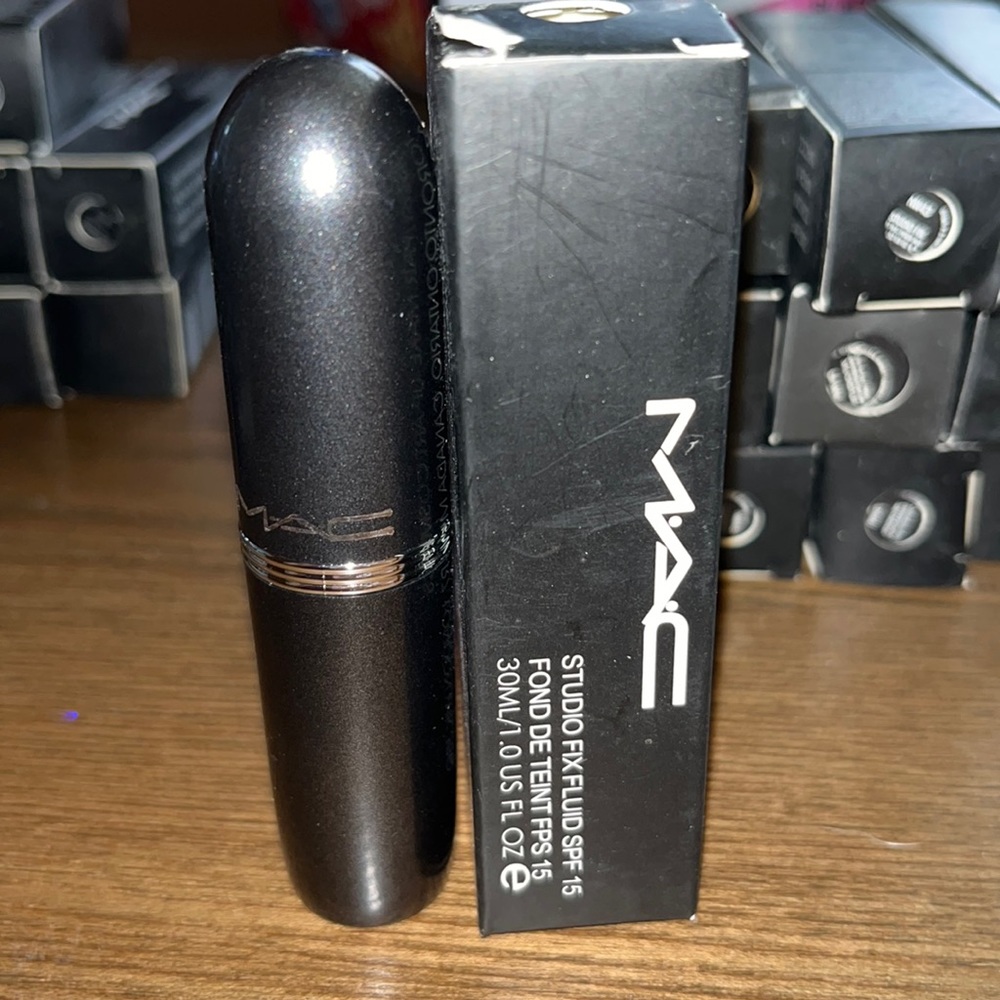 Mac foundation stick NW43